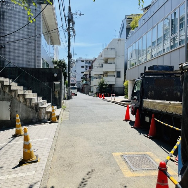 ルセーヌ館1号館 ビル全面道路
