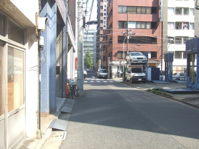 神田カトランビル ビル前面道路