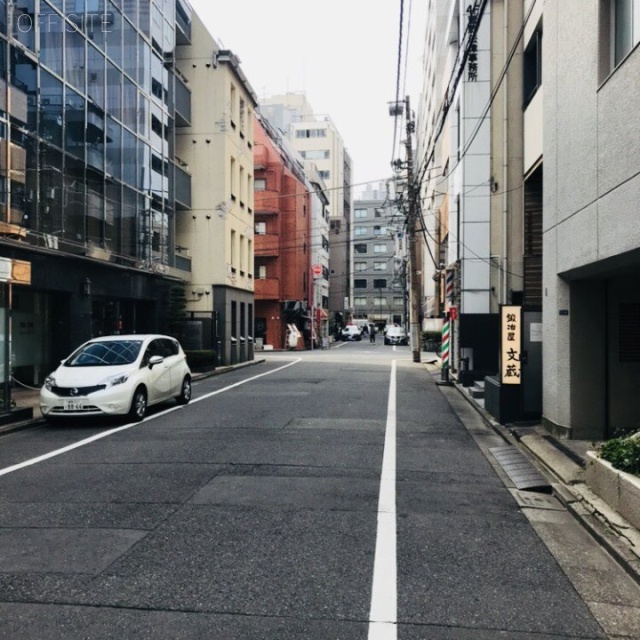 須山ビル ビル前面道路