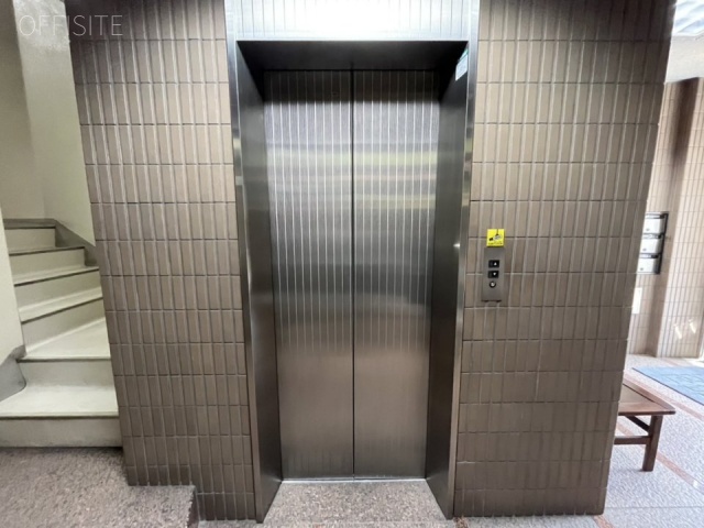 西村ビル エントランス