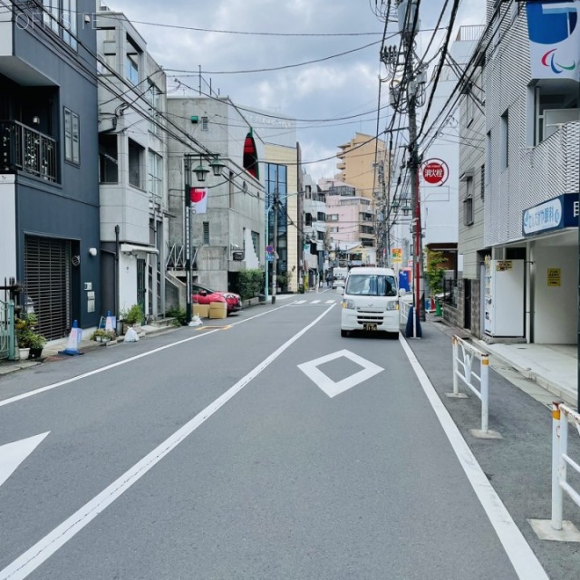 中村ビル ビル前面道路