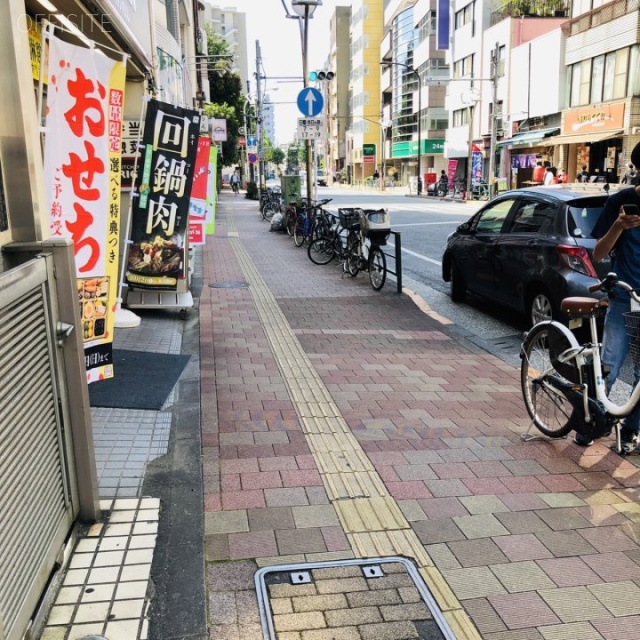 COCOSPACE高田馬場 ビル前面道路