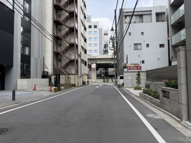 @ONE 九段下(アットワン九段下)　前面道路
