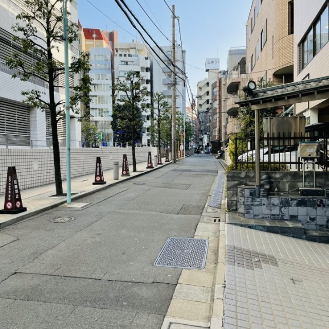 佐藤ビル ビル前面道路