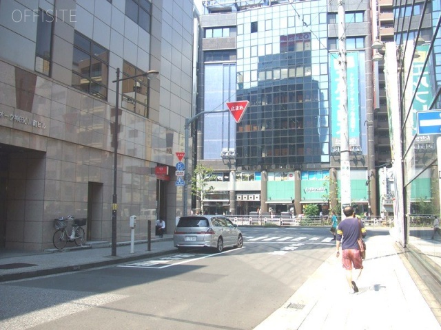 ウキガイビル ビル前面道路