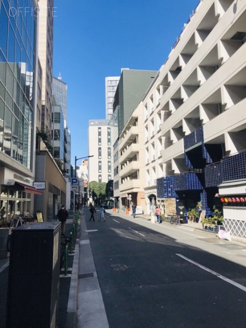 赤坂こうゆうビル ビル前面道路