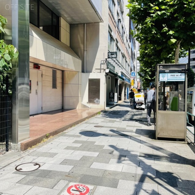 新宿御苑さくらビル ビル前面道路