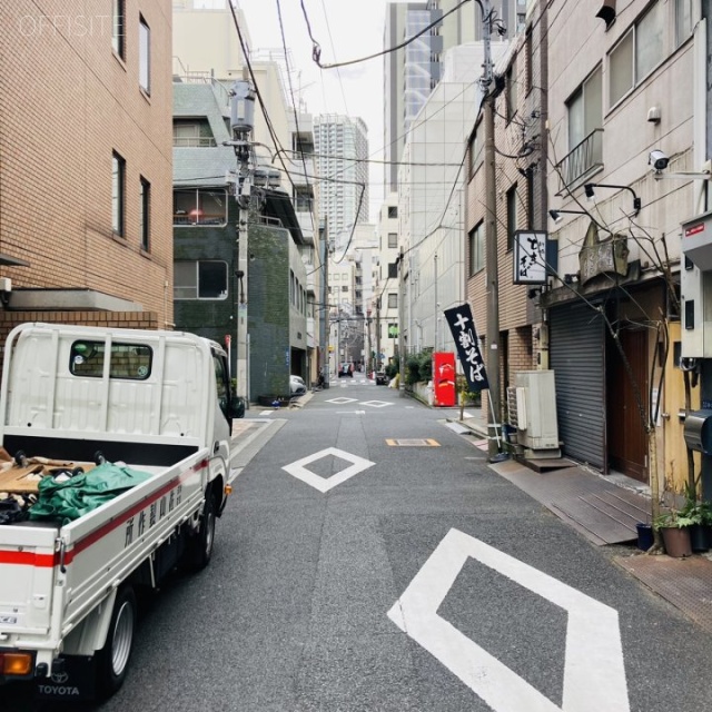 サンエスビル ビル前面道路