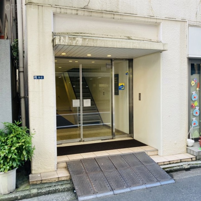 信交会ビル　オフィスビル出入口