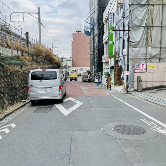 中野駅前ビル ビル前面道路