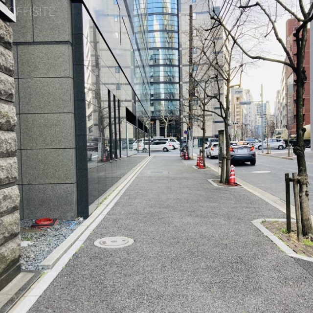 グランド茅場町ビル 前面歩道