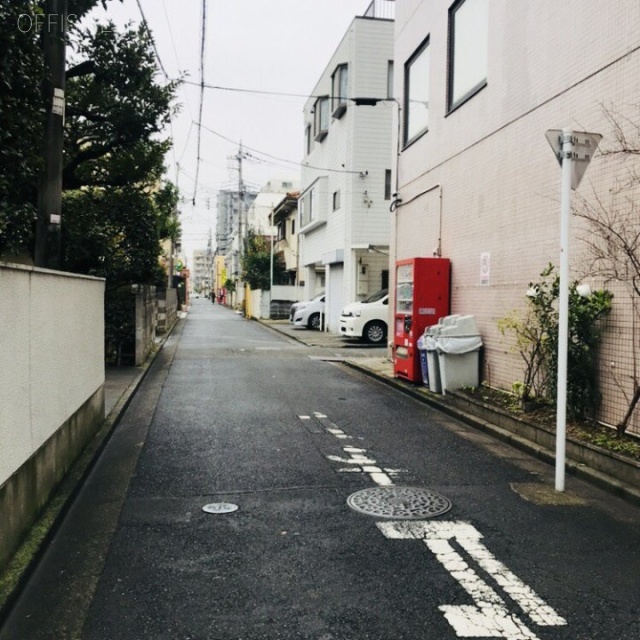 アオイビル ビル前面道路