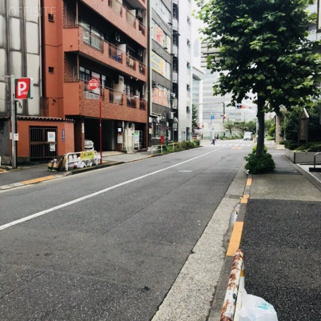 ビル前面道路