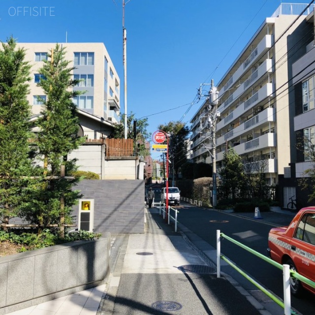 The Upper Residences at Minamiーaoyama ビル前面道路