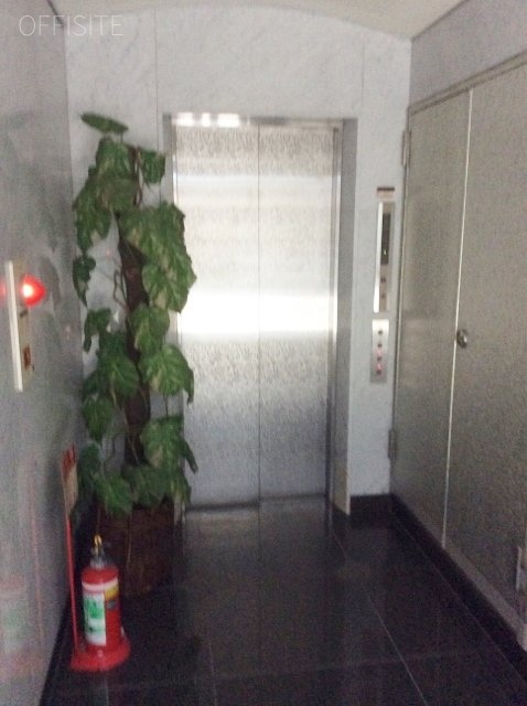 定兼ビル エントランスホール