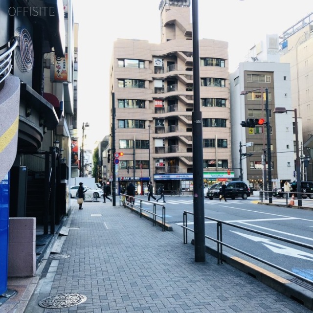 秀栄ビル ビル前面道路