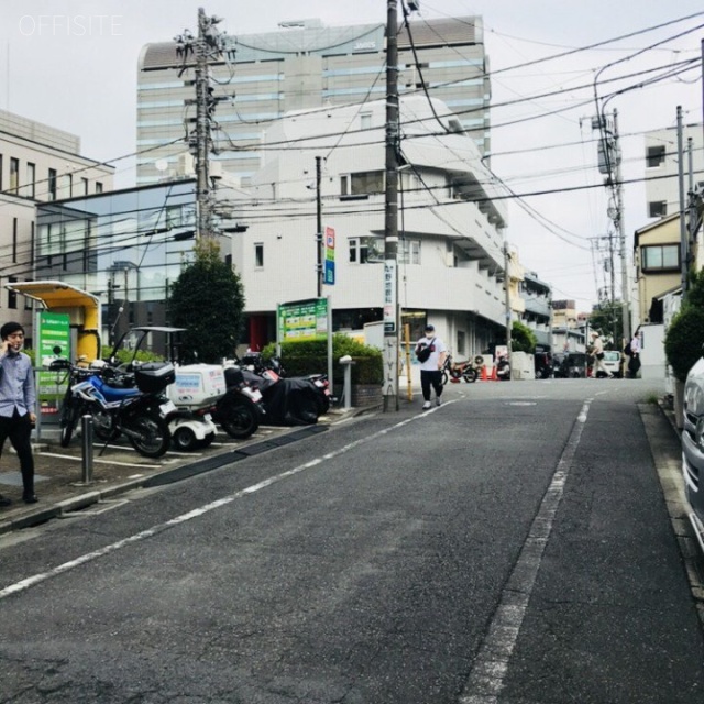 ワットビル ビル前面道路