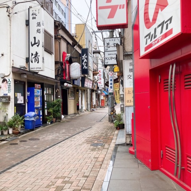 ユニカ田町ビル ビル前面道路