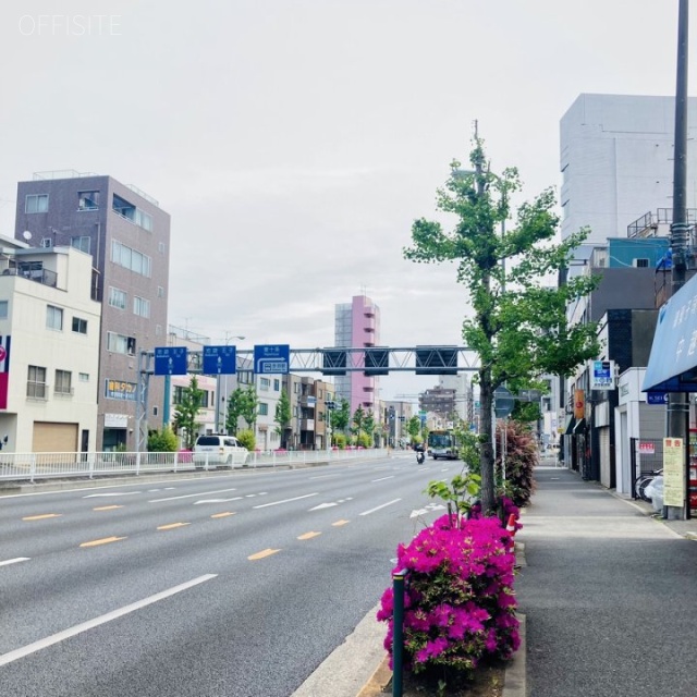 メトロAIビル ビル前面道路