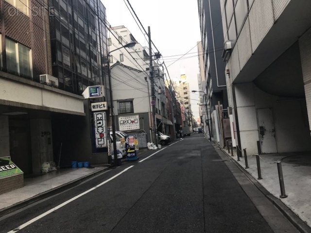 中栄ビル ビル前面道路
