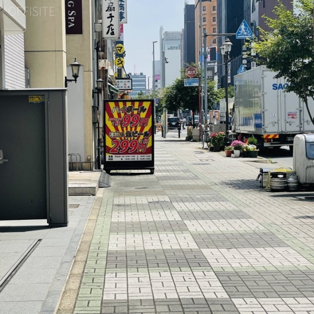 東朋ビル 前面歩道