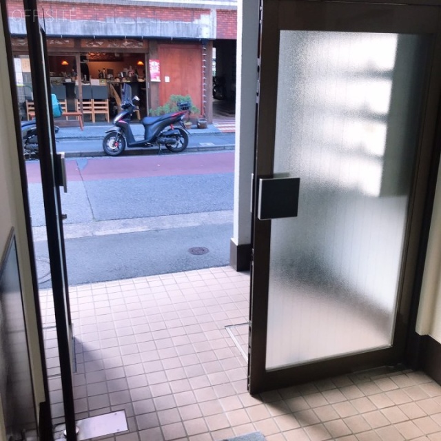 豊永ビル エントランス