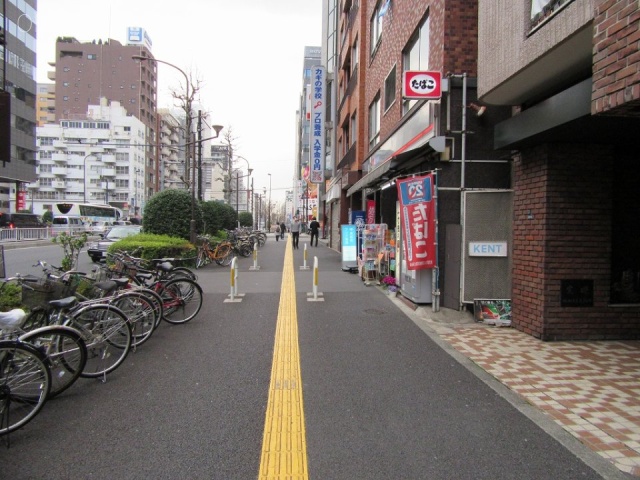 シルバーマンション新宿 ビル前面道路