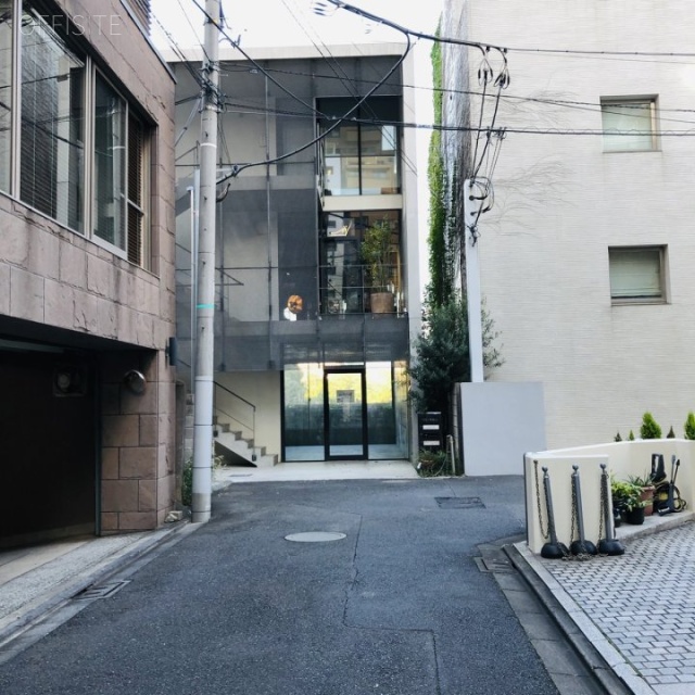 クレスト・イシイ ビル前面道路