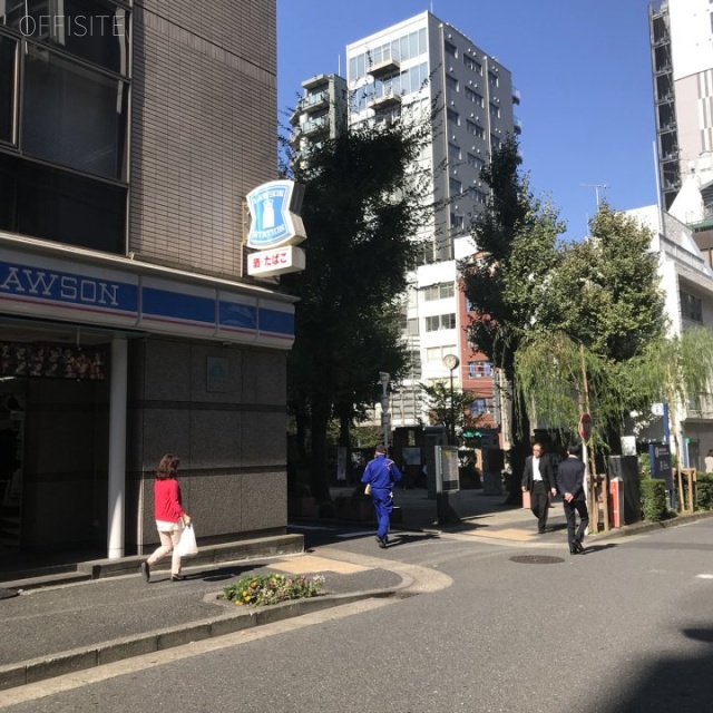 新橋五光ビル ビル前面道路
