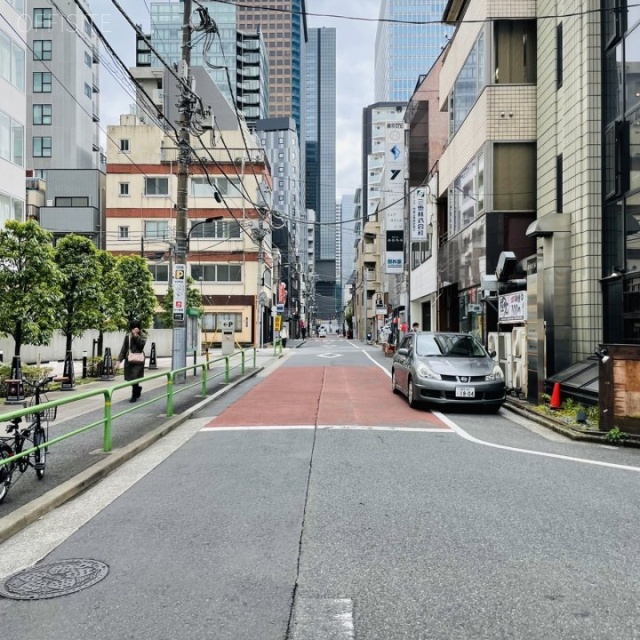 アルファエイチビル ビル前面道路