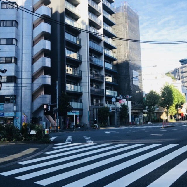 イマスオフィス早稲田 前面は新目白通り