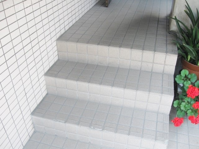 芝KIビル 階段