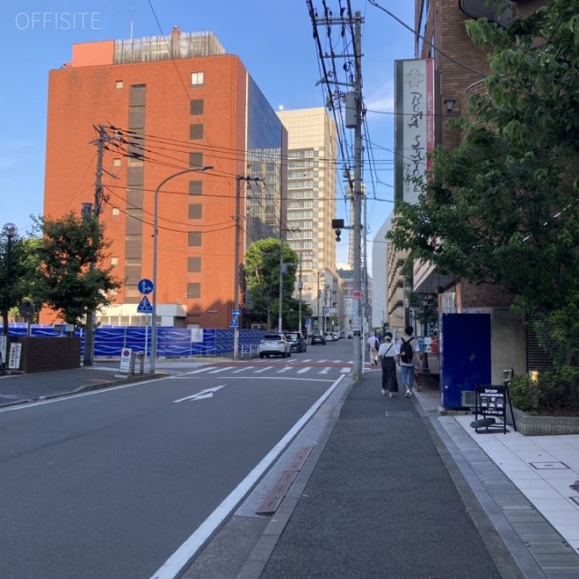 メットライフ山下町ビル ビル前面道路