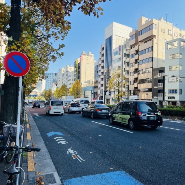第22相信ビル 前面道路