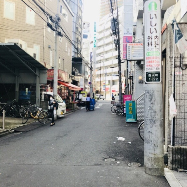 新宿酒販会館 ビル前面道路