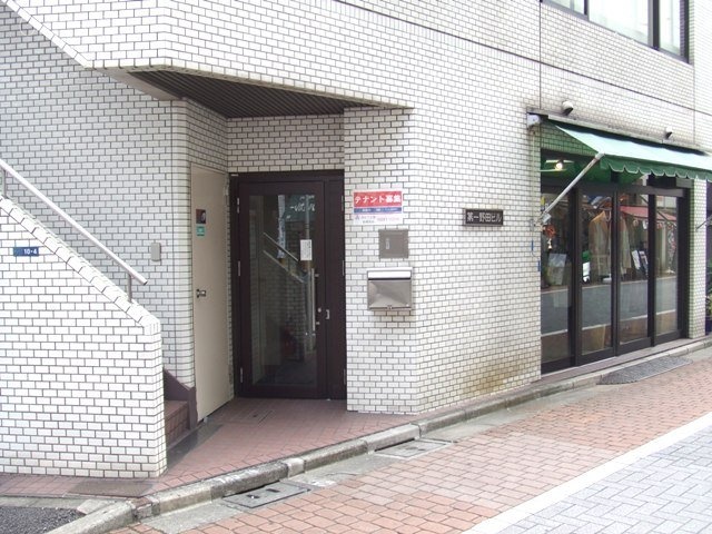 神田奥野ビル エントランス