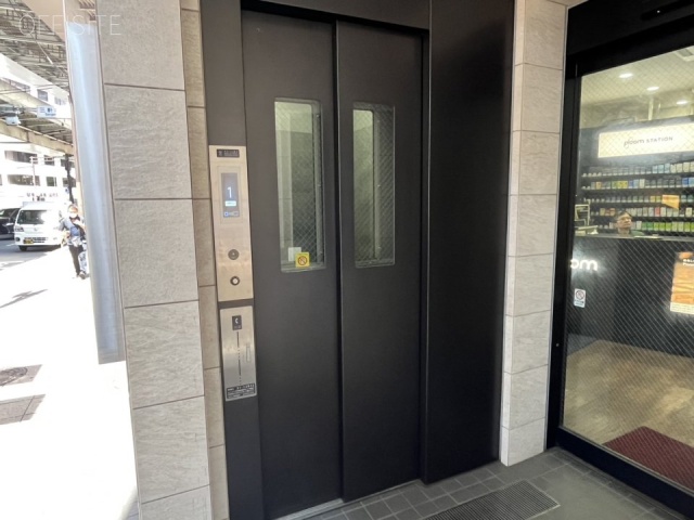リトレ三軒茶屋ビル　エントランス