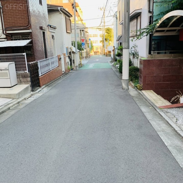 KEYビル ビル前面道路