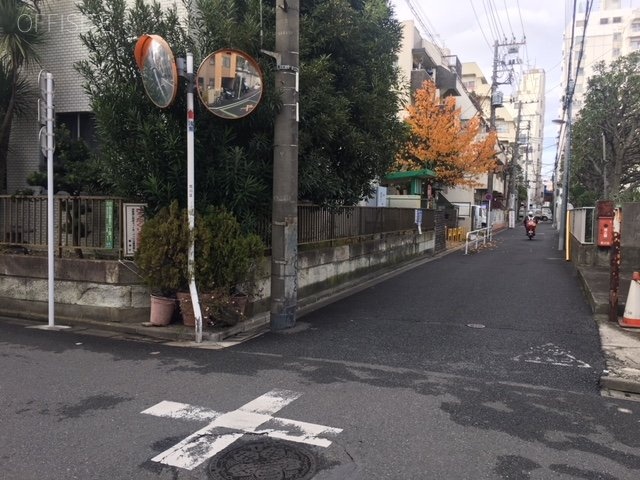 誠秀ビル ビル前面道路