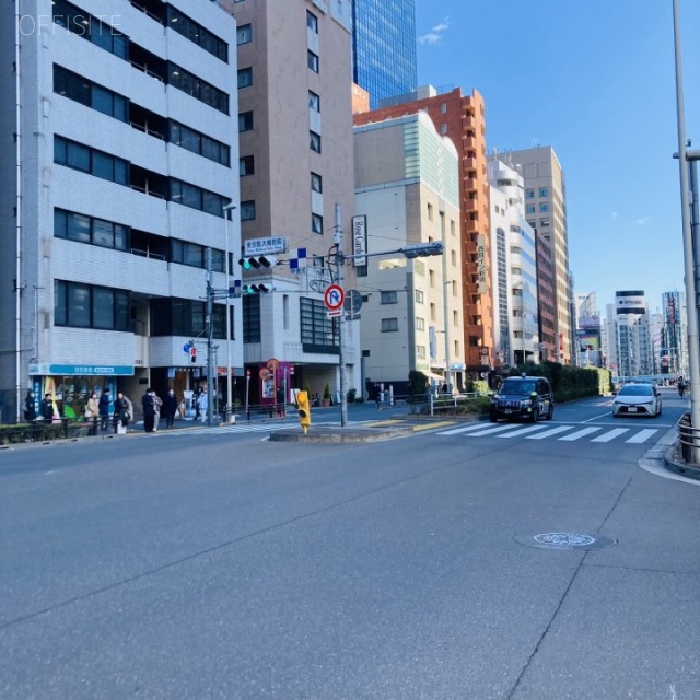 新宿アイランドアトリウム 青梅街道