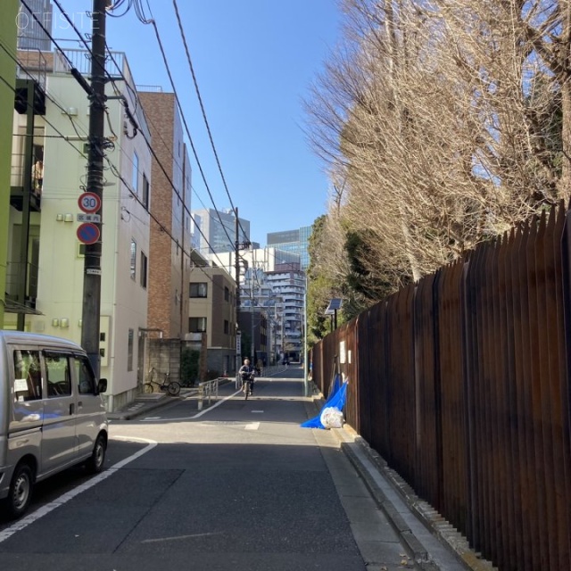 ノヴレスMビル ビル前面道路