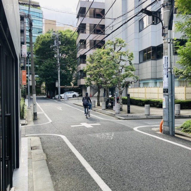 JPーBASE芝大門 ビル前面道路