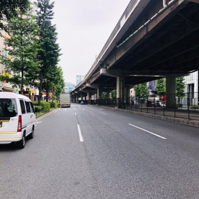 サワビル ビル前面道路