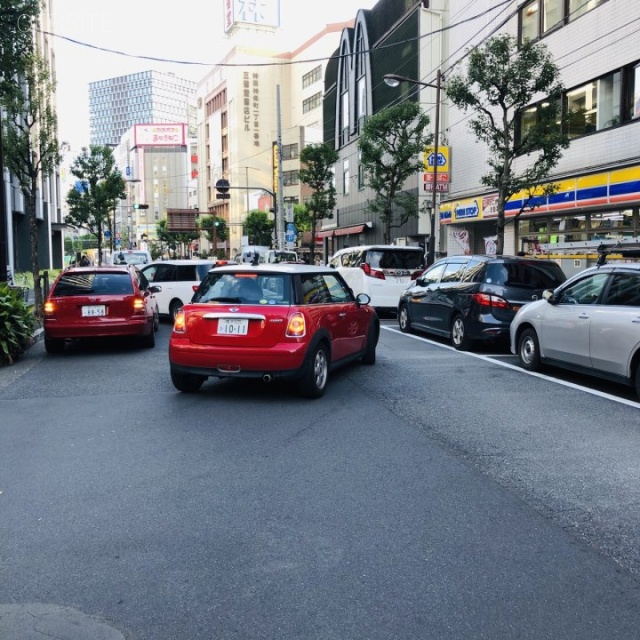 田辺ビル ビル前面道路