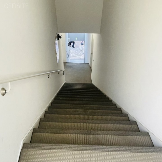神宮前YOビル 階段