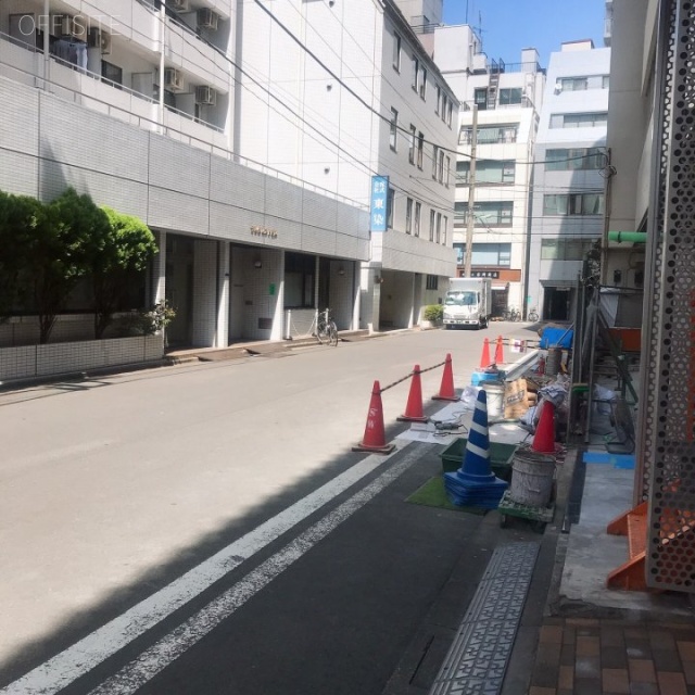 昭和ビル　ビル前面道路