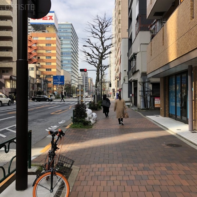 ゼファーズ日本橋浜町 ビル前面道路