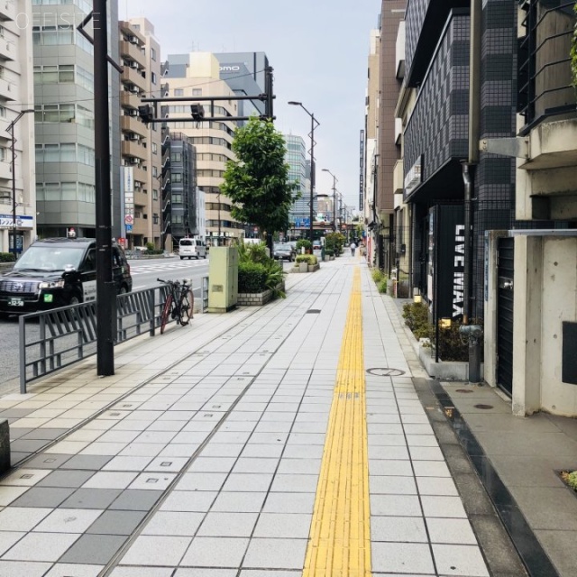 NOEビル ビル前面道路