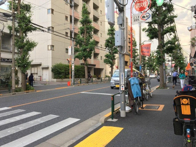 青柳ビル ビル前面道路