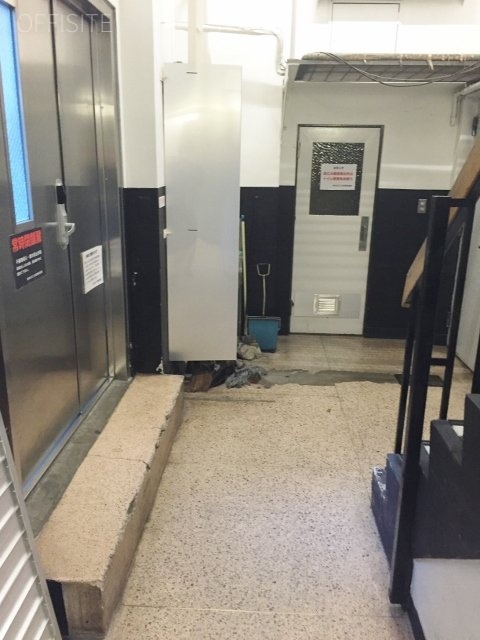 新末広ビル エントランス